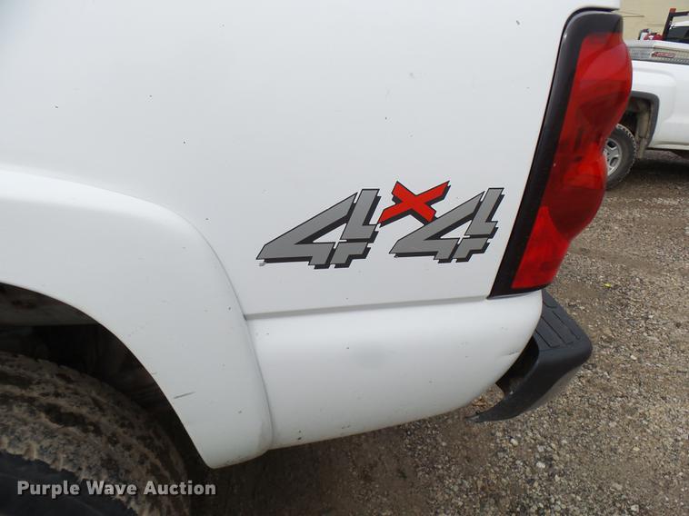 image for item K1768 2007 Chevrolet Silverado Classic 2500HD LT Ext. Cab pickup truck