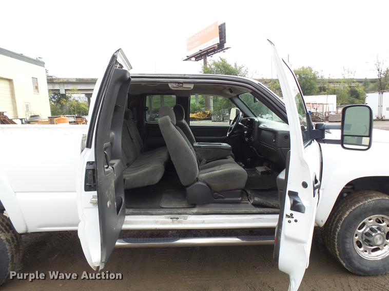 image for item K1768 2007 Chevrolet Silverado Classic 2500HD LT Ext. Cab pickup truck