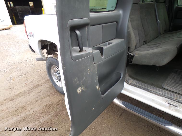 image for item K1768 2007 Chevrolet Silverado Classic 2500HD LT Ext. Cab pickup truck