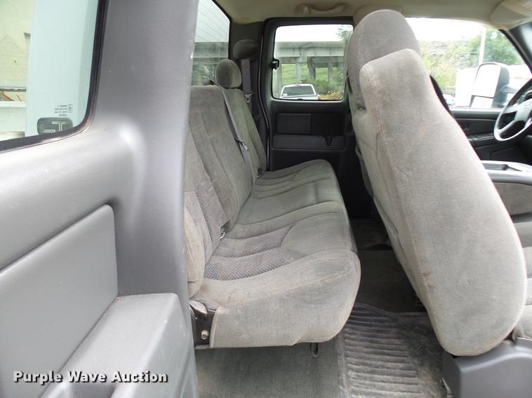 image for item K1768 2007 Chevrolet Silverado Classic 2500HD LT Ext. Cab pickup truck