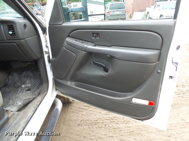 image for item K1768 2007 Chevrolet Silverado Classic 2500HD LT Ext. Cab pickup truck