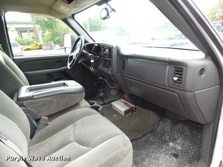 image for item K1768 2007 Chevrolet Silverado Classic 2500HD LT Ext. Cab pickup truck