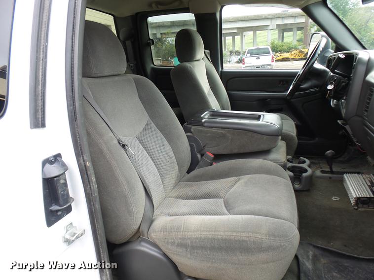 image for item K1768 2007 Chevrolet Silverado Classic 2500HD LT Ext. Cab pickup truck