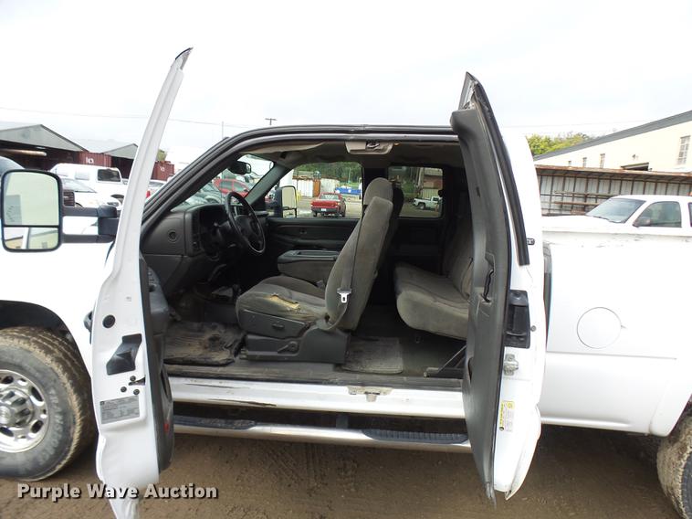 image for item K1768 2007 Chevrolet Silverado Classic 2500HD LT Ext. Cab pickup truck