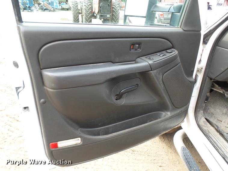 image for item K1768 2007 Chevrolet Silverado Classic 2500HD LT Ext. Cab pickup truck