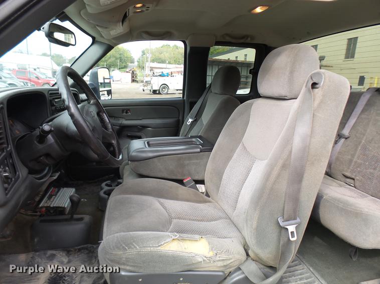 image for item K1768 2007 Chevrolet Silverado Classic 2500HD LT Ext. Cab pickup truck