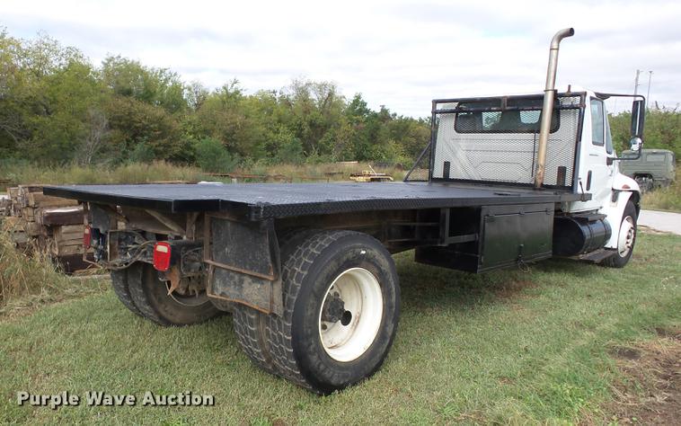 image for item K6360 2002 International 4300 flatbed truck
