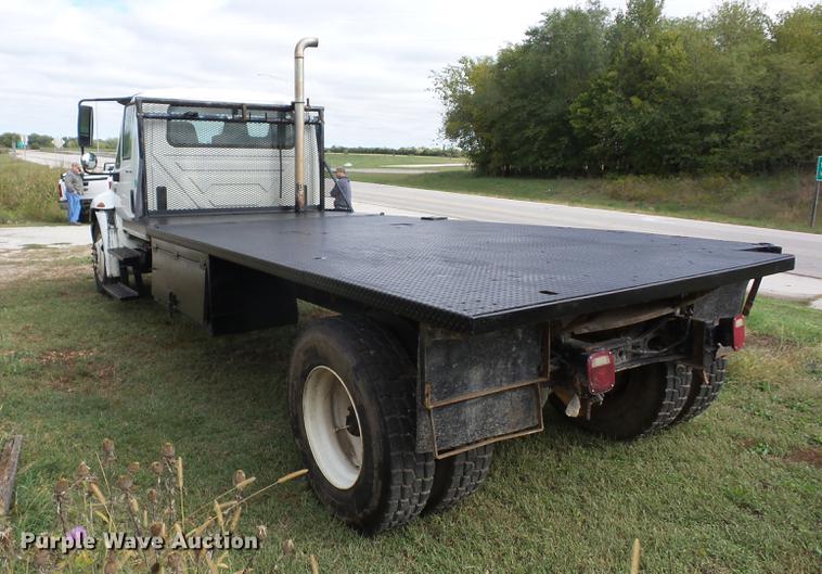 image for item K6360 2002 International 4300 flatbed truck