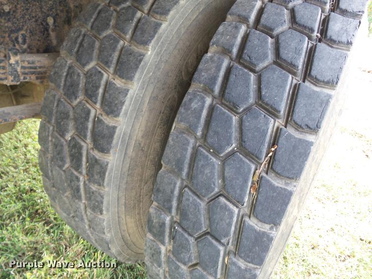 image for item K6360 2002 International 4300 flatbed truck