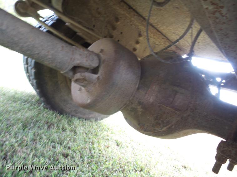 image for item K6360 2002 International 4300 flatbed truck