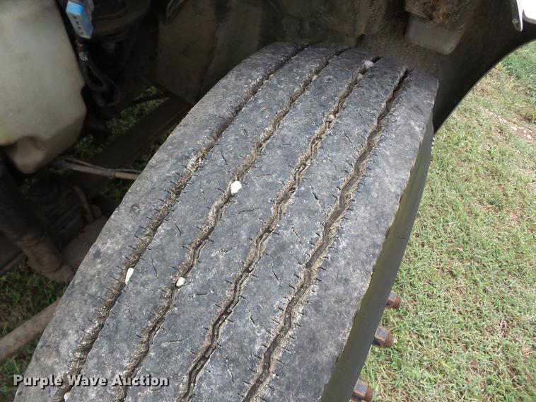 image for item K6360 2002 International 4300 flatbed truck