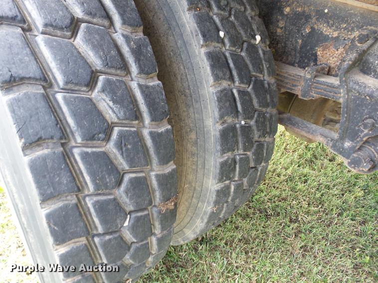 image for item K6360 2002 International 4300 flatbed truck