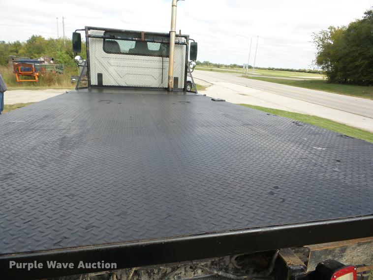 image for item K6360 2002 International 4300 flatbed truck