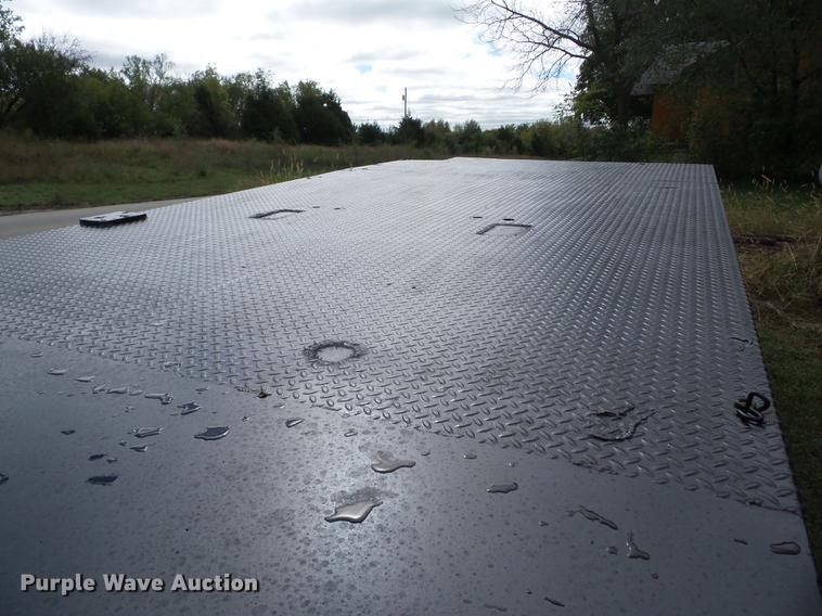 image for item K6360 2002 International 4300 flatbed truck