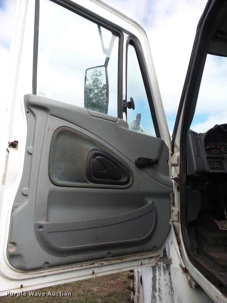 image for item K6360 2002 International 4300 flatbed truck