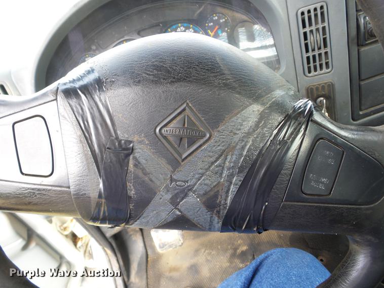 image for item K6360 2002 International 4300 flatbed truck