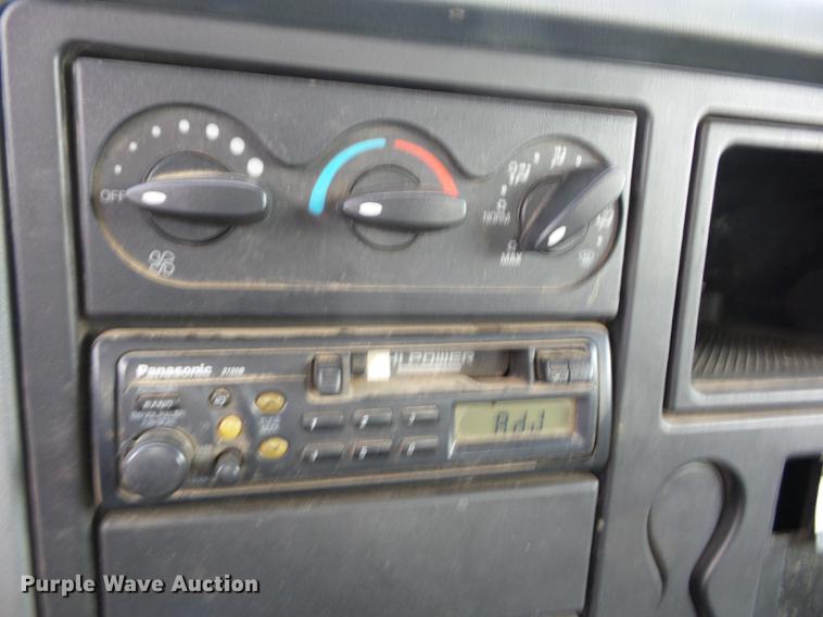 image for item K6360 2002 International 4300 flatbed truck