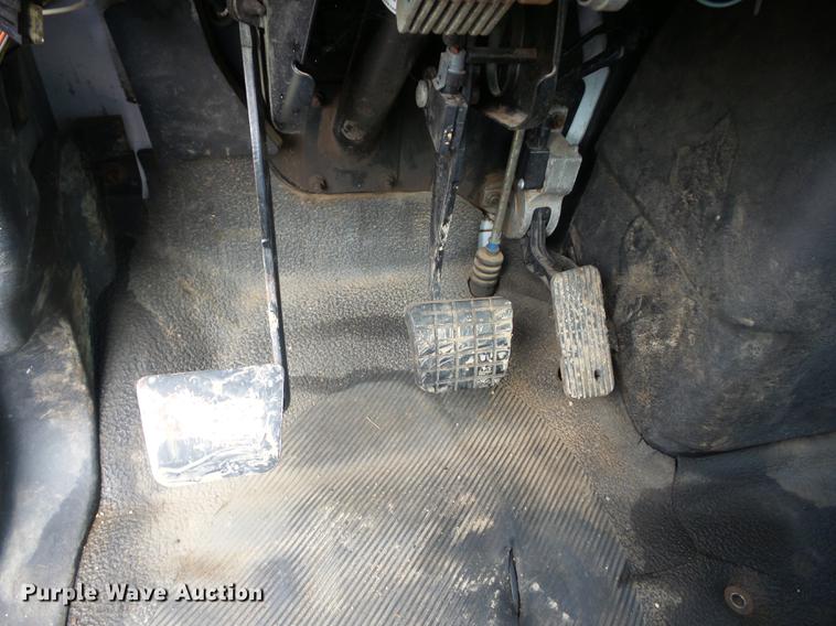 image for item K6360 2002 International 4300 flatbed truck