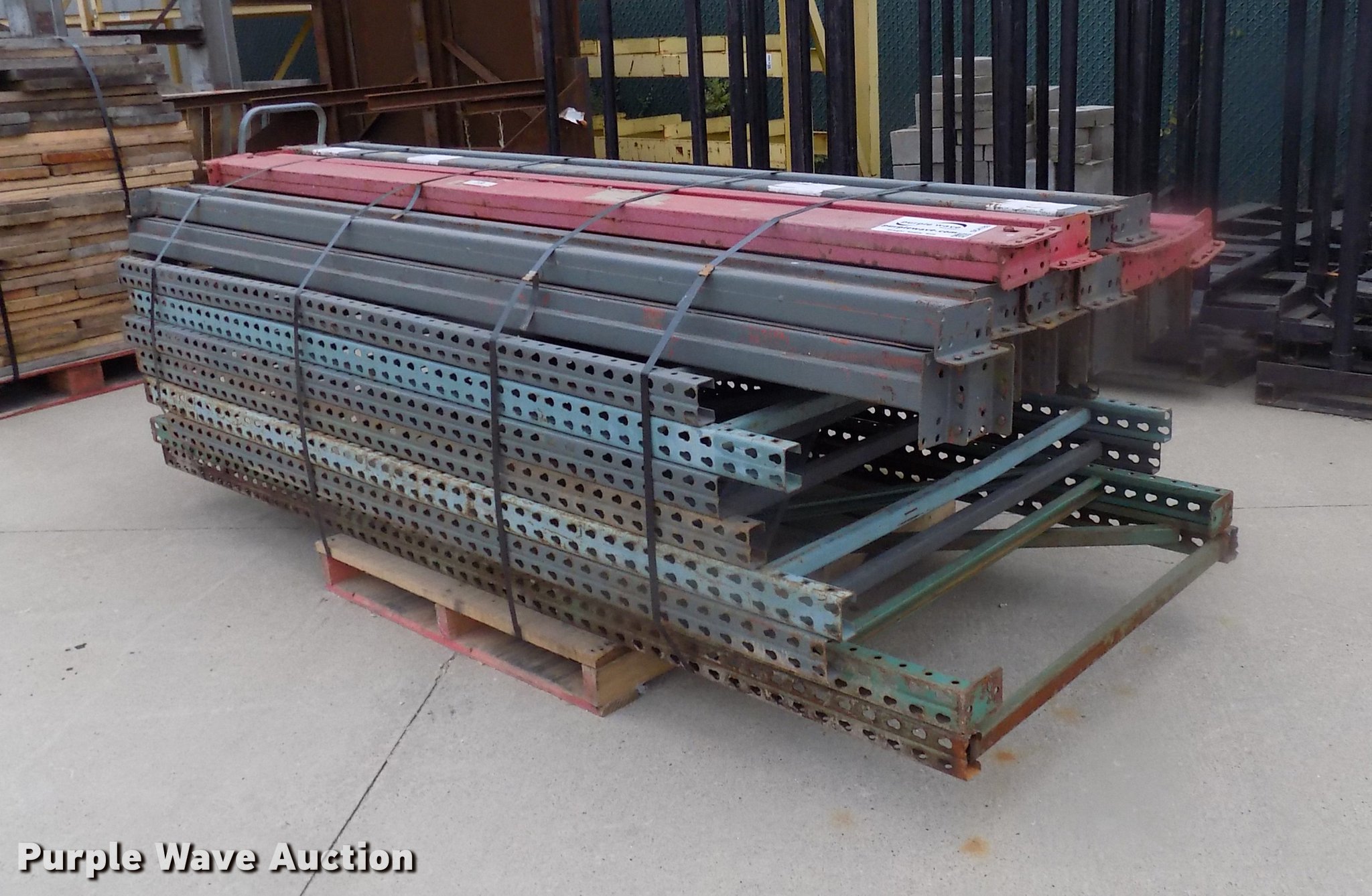 Pallet racking in Dubuque, IA Item DC4783 sold Purple Wave