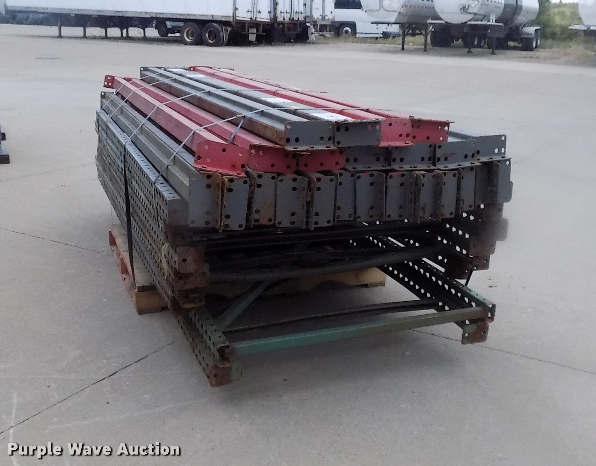 Pallet racking in Dubuque, IA Item DC4783 sold Purple Wave