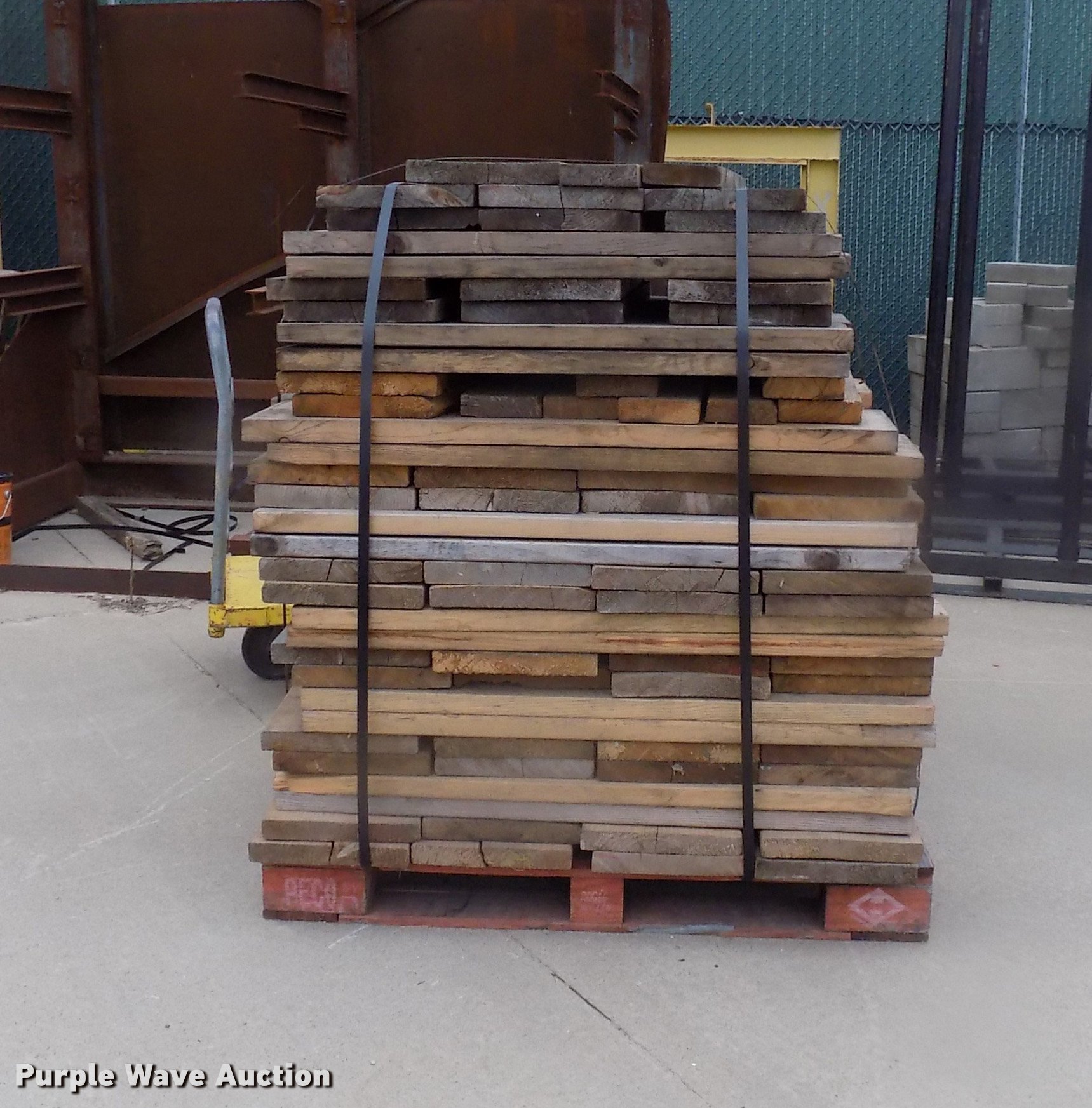 Pallet racking in Dubuque, IA Item DC4783 sold Purple Wave