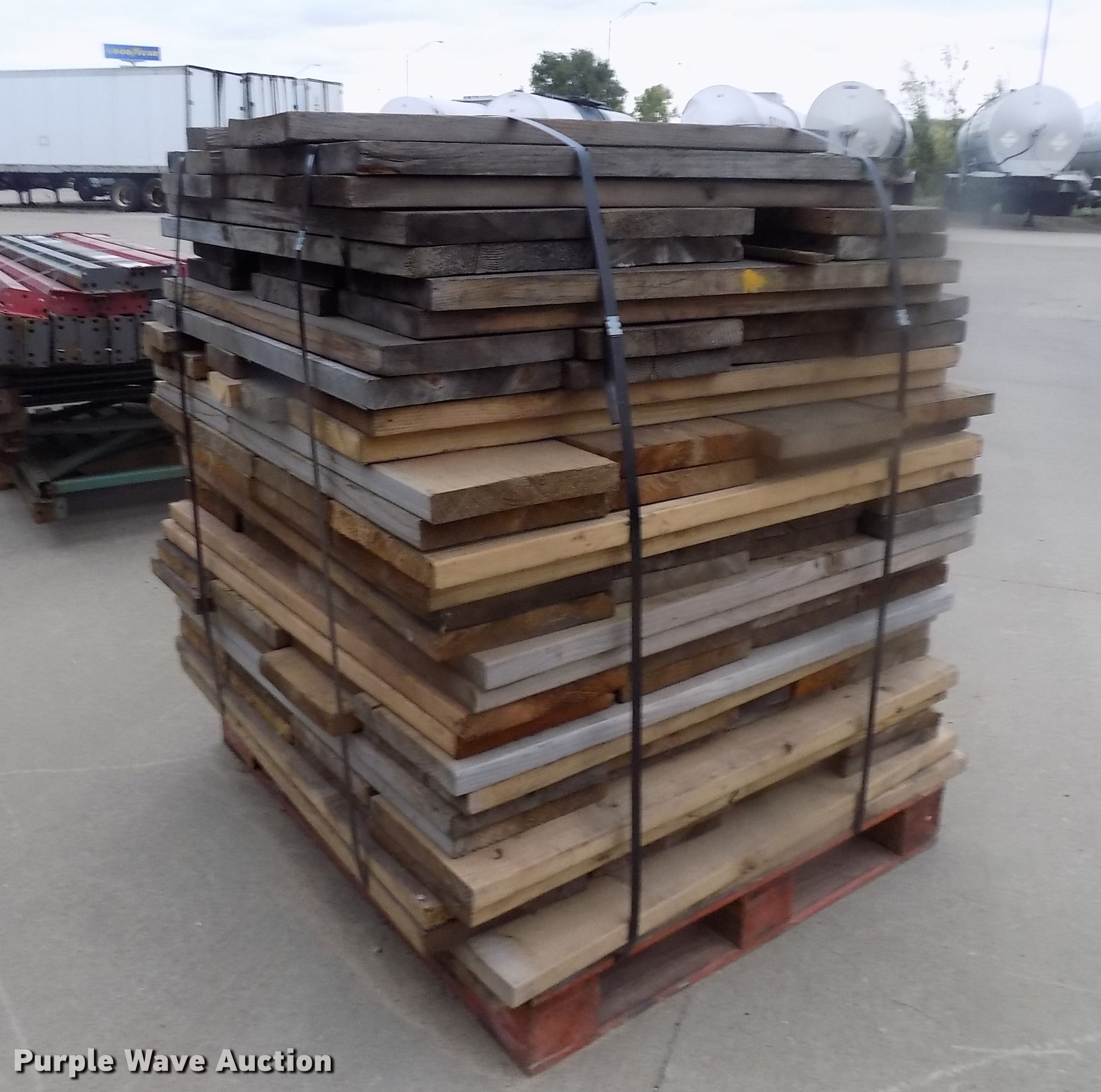 Pallet racking in Dubuque, IA Item DC4783 sold Purple Wave