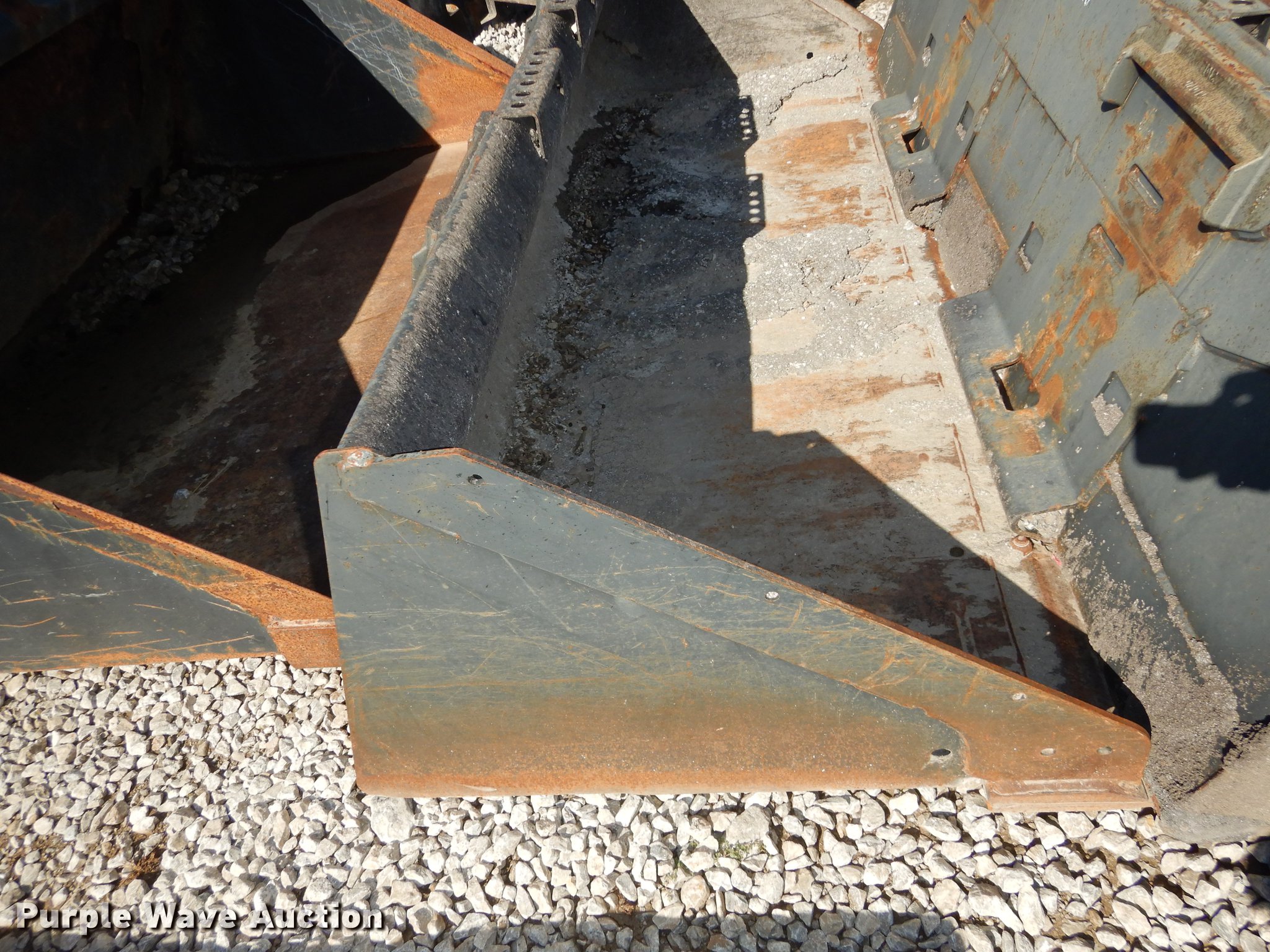 Bobcat low profile bucket in Olathe, KS Item EE9048 sold Purple Wave