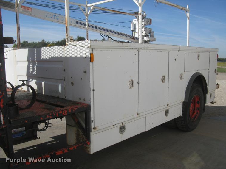 image for item AR9761 RKI DA4211 utility bed