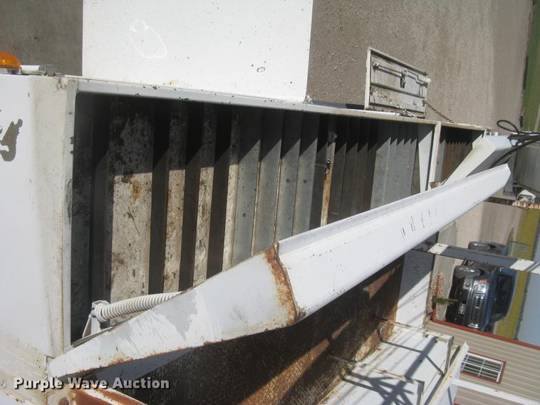 image for item AR9761 RKI DA4211 utility bed