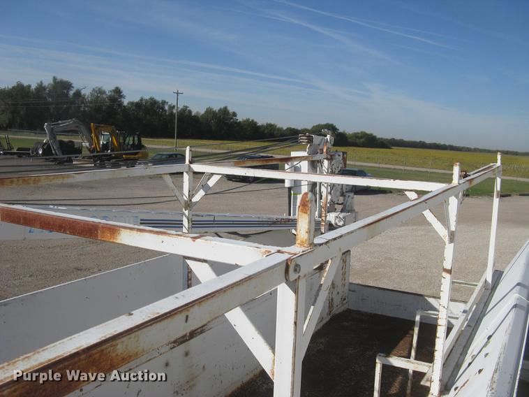 image for item AR9761 RKI DA4211 utility bed