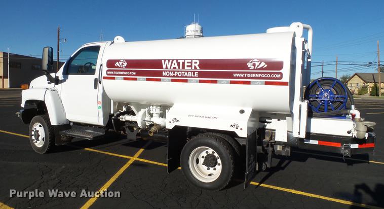 image for item BJ9939 2007 Chevrolet C5500 water truck