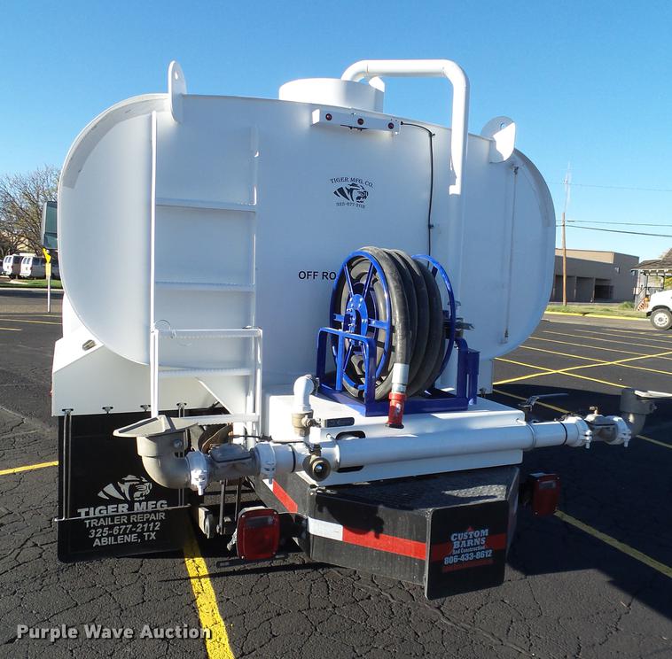 image for item BJ9939 2007 Chevrolet C5500 water truck