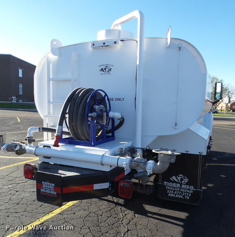 image for item BJ9939 2007 Chevrolet C5500 water truck