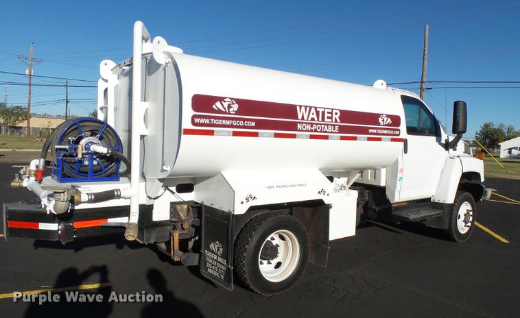 image for item BJ9939 2007 Chevrolet C5500 water truck