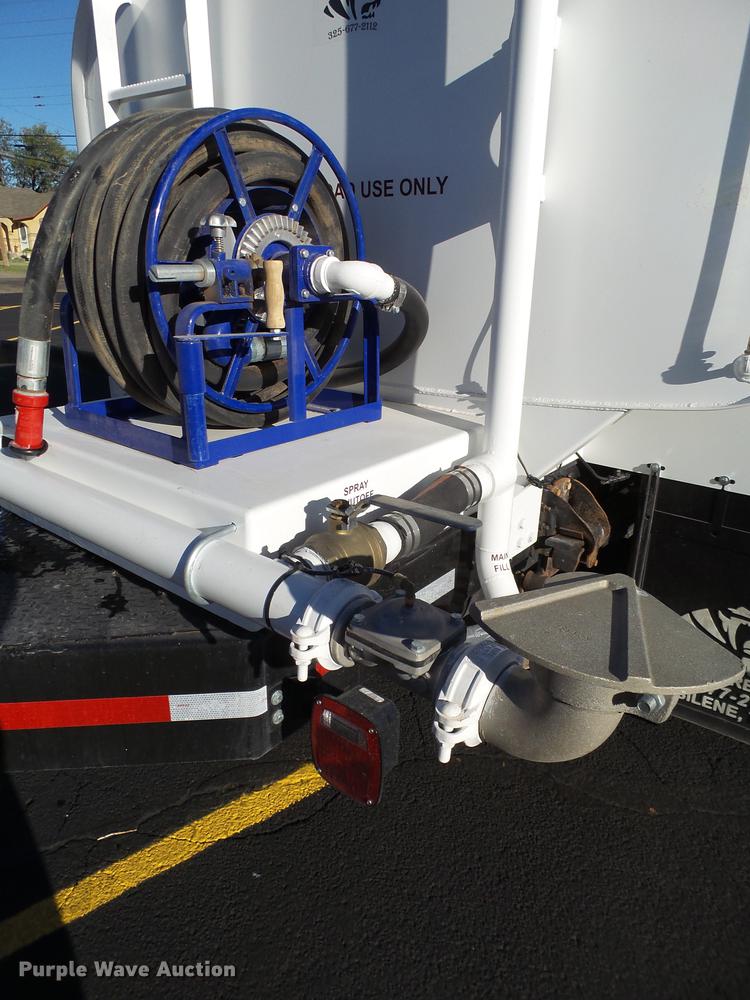 image for item BJ9939 2007 Chevrolet C5500 water truck