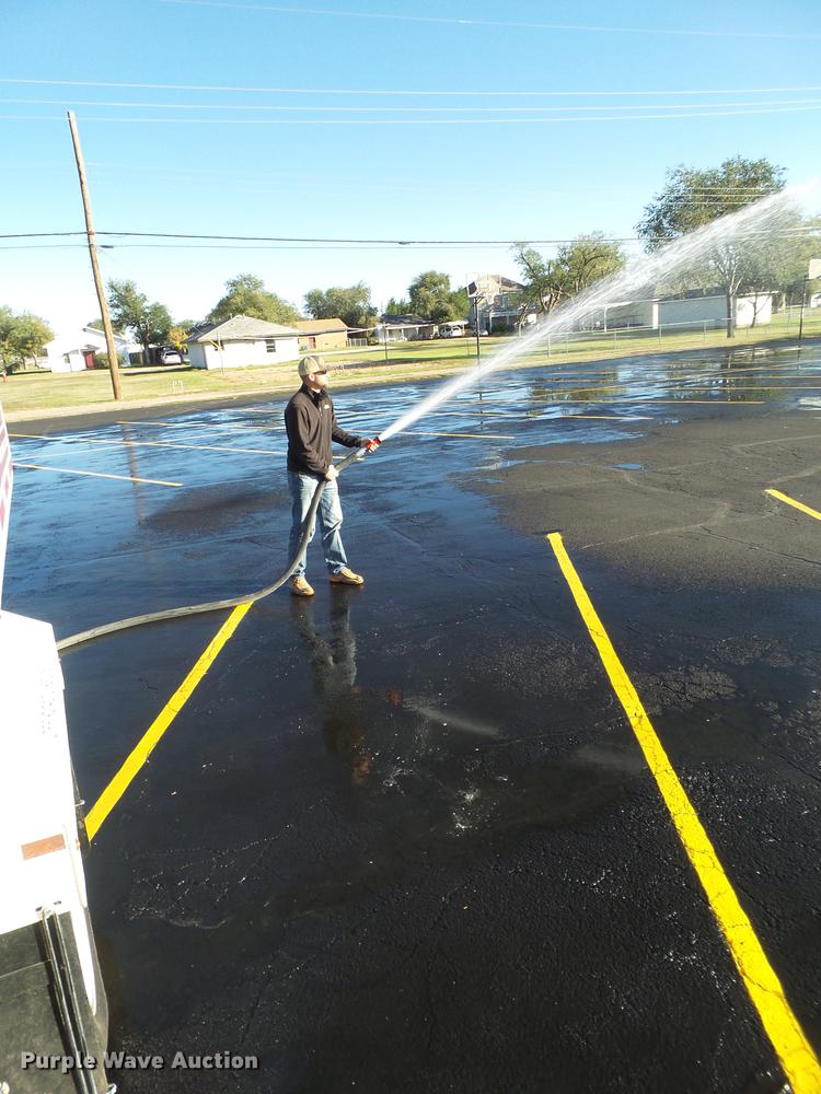 image for item BJ9939 2007 Chevrolet C5500 water truck