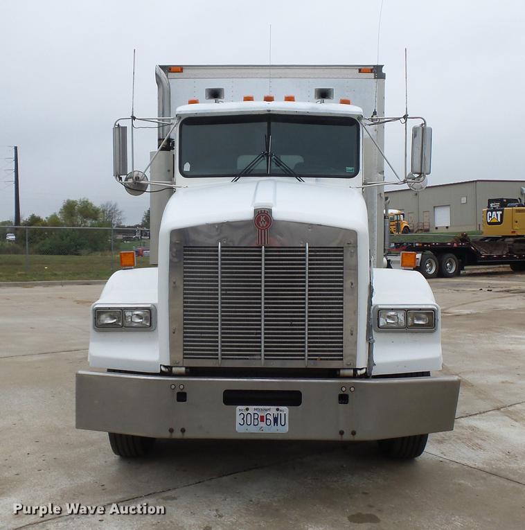 image for item DA0800 1988 Kenworth T800 box truck