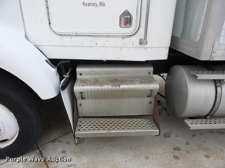 image for item DA0800 1988 Kenworth T800 box truck