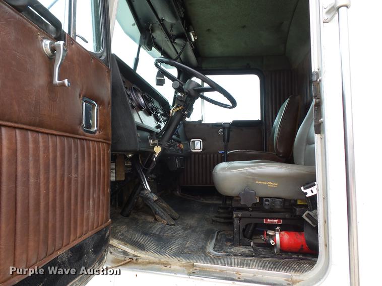 image for item DA0800 1988 Kenworth T800 box truck