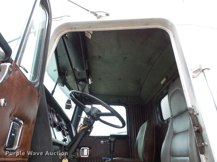 image for item DA0800 1988 Kenworth T800 box truck