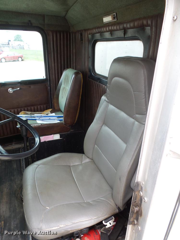 image for item DA0800 1988 Kenworth T800 box truck