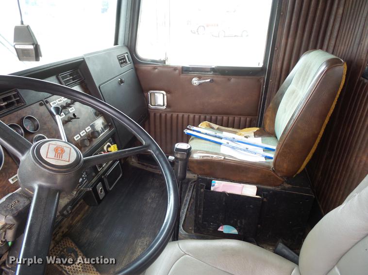 image for item DA0800 1988 Kenworth T800 box truck