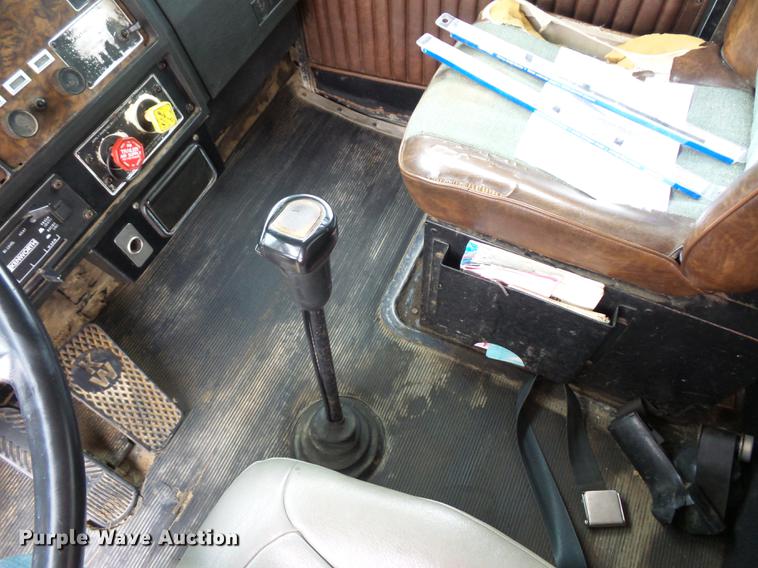 image for item DA0800 1988 Kenworth T800 box truck