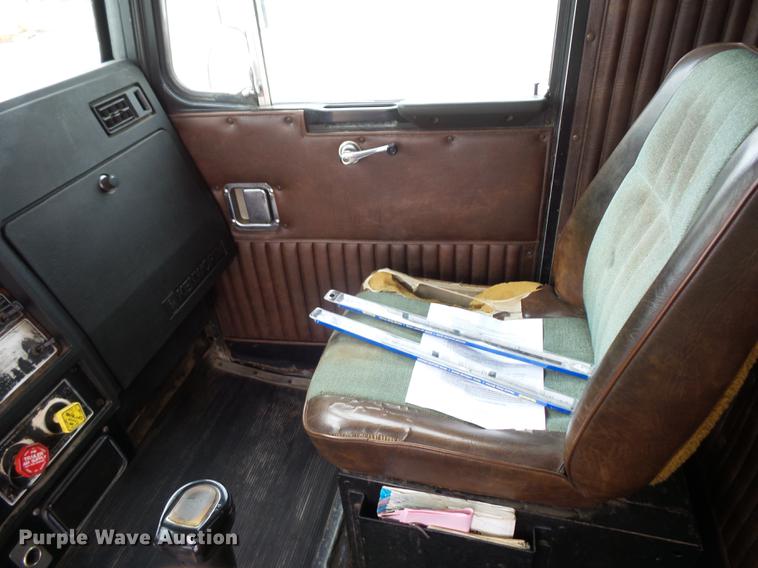 image for item DA0800 1988 Kenworth T800 box truck