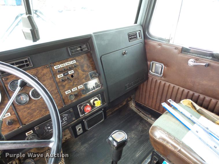 image for item DA0800 1988 Kenworth T800 box truck