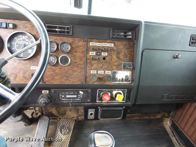 image for item DA0800 1988 Kenworth T800 box truck