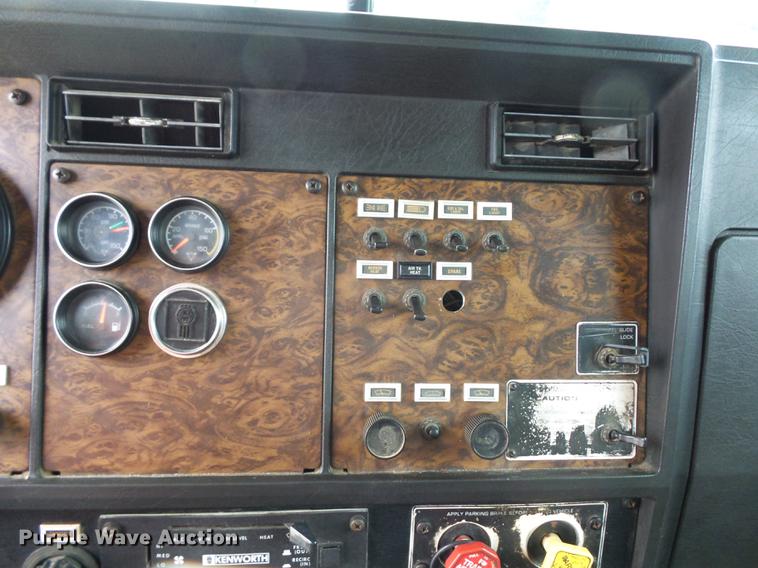 image for item DA0800 1988 Kenworth T800 box truck