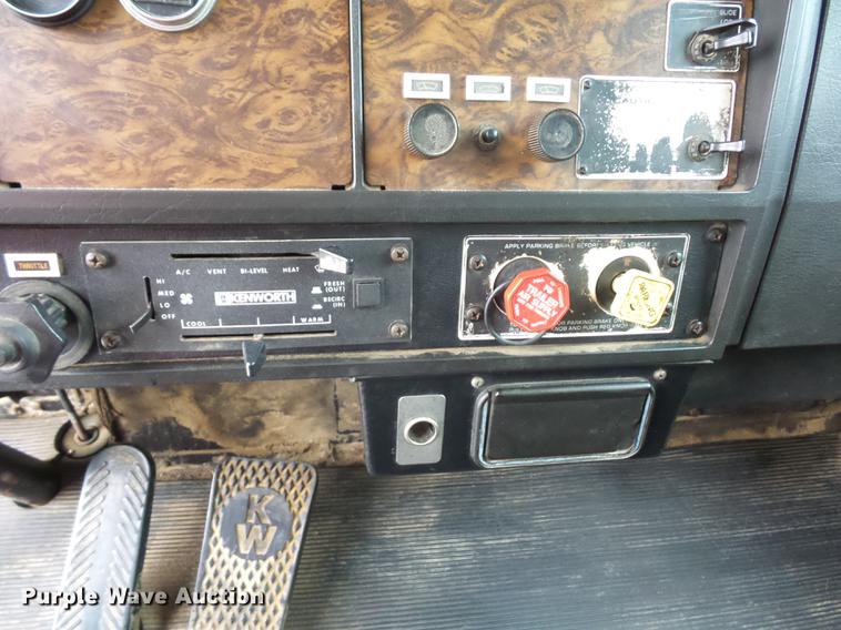 image for item DA0800 1988 Kenworth T800 box truck