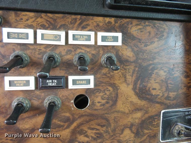 image for item DA0800 1988 Kenworth T800 box truck