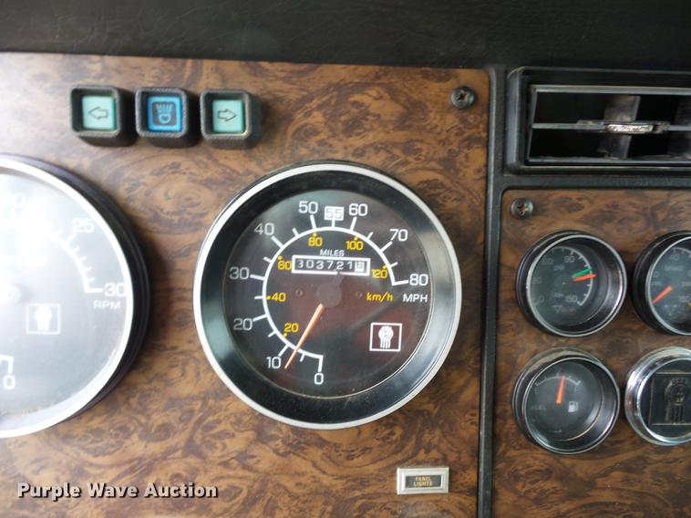 image for item DA0800 1988 Kenworth T800 box truck